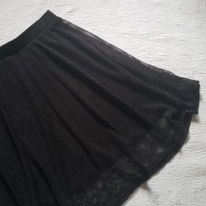 HOT TOPIC Mesh Fishnet Skater Skirt